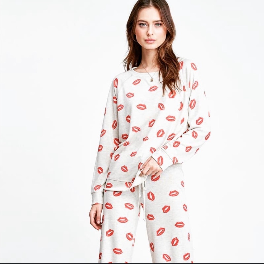 Phil Love valentine lips loungewear set NWOT